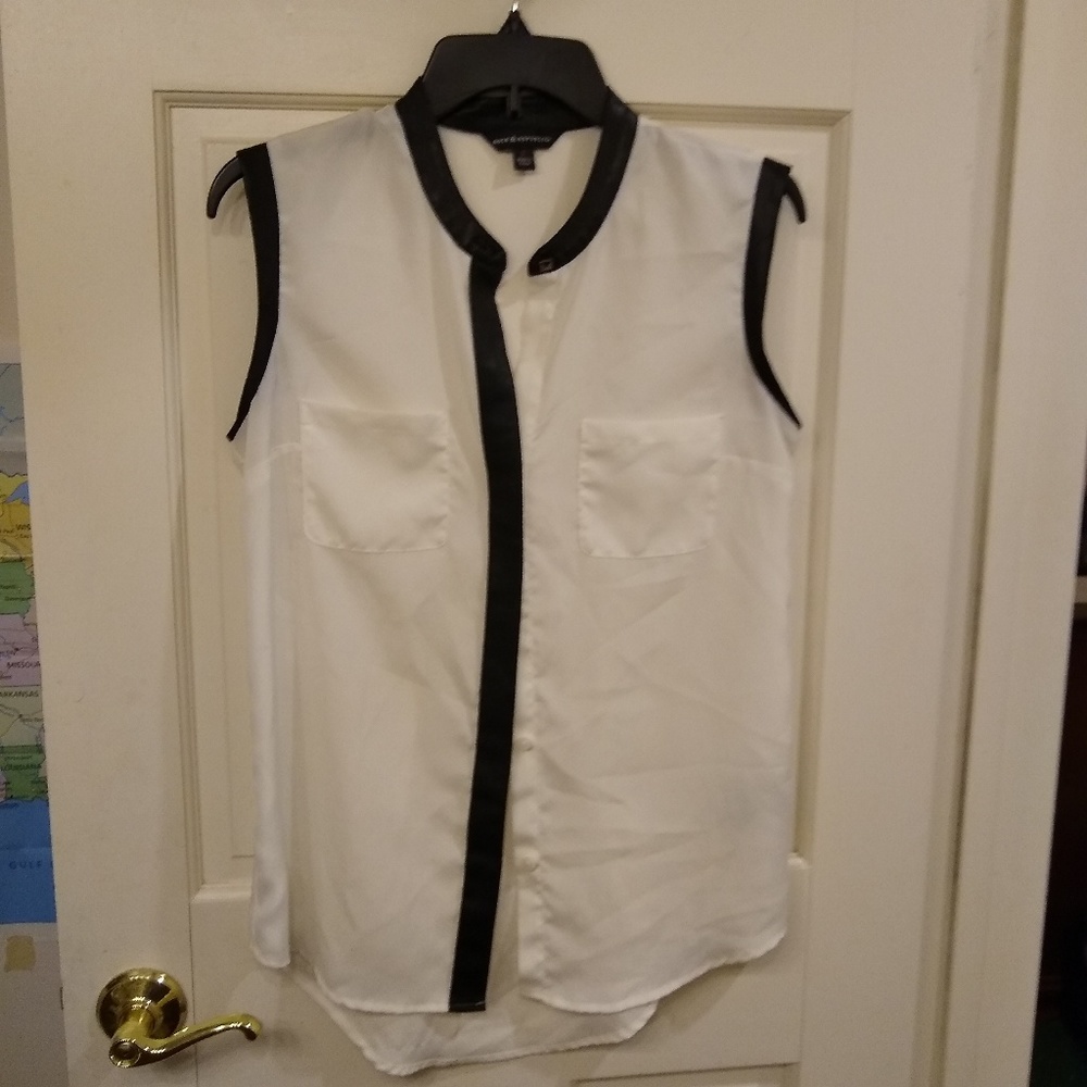 Rock & Republic White Crepe Sleeveless Shirt